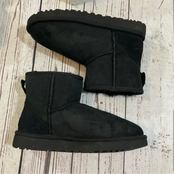 Ugg classic mini 2 sheepskin boots - Picture 5 of 5